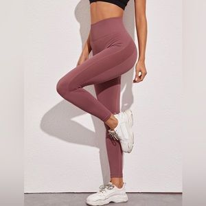 Women’s dusty pink yoga pants/leggings